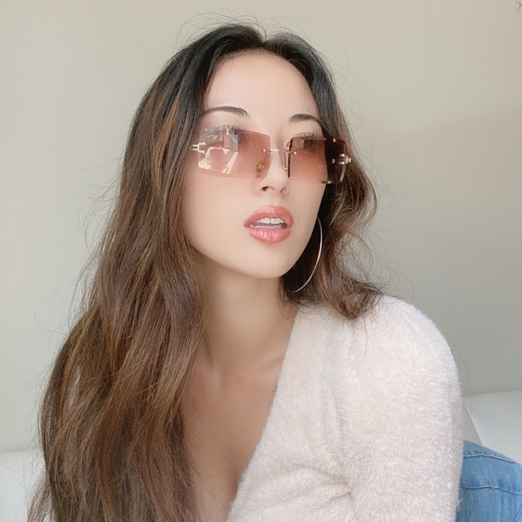 Meet your Posher, Brandy - Picture 2 of 4